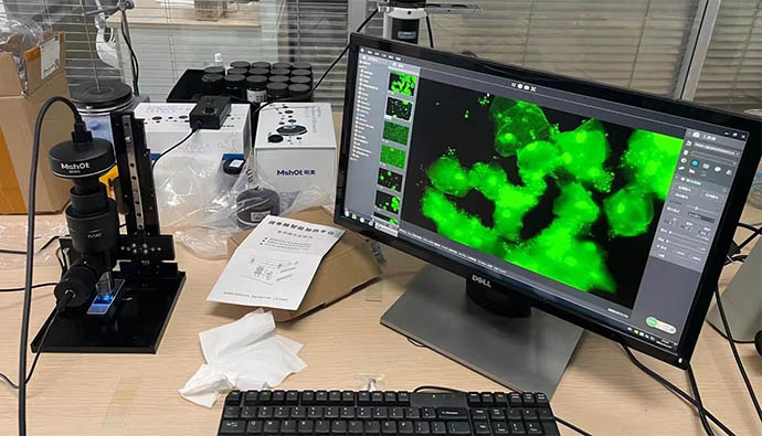 单筒荧光显微镜客户装机图.jpg 单筒荧光显微镜客户装机图.jpg