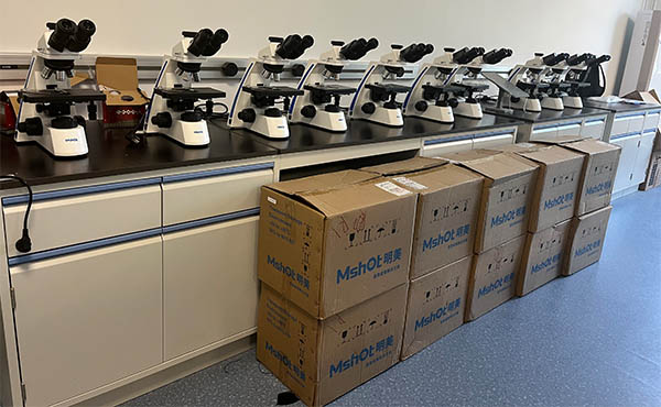 生物显微镜ML31-1.jpg 生物显微镜ML31-1.jpg