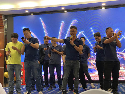 唱响狂欢夜.jpg 唱响狂欢夜.jpg