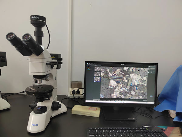 明美偏光显微镜MP41在矿物鉴定中的应用